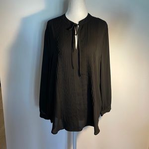 Lucky Brand Est. 1990 Black Blouse pleated front Gathered Bell Sleeves Sz Medium